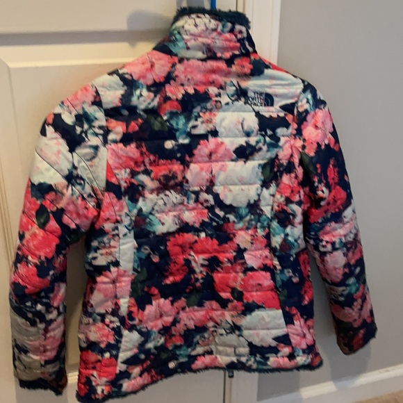 North Face reversible jacket size M 10/12 - Picture 3 of 3